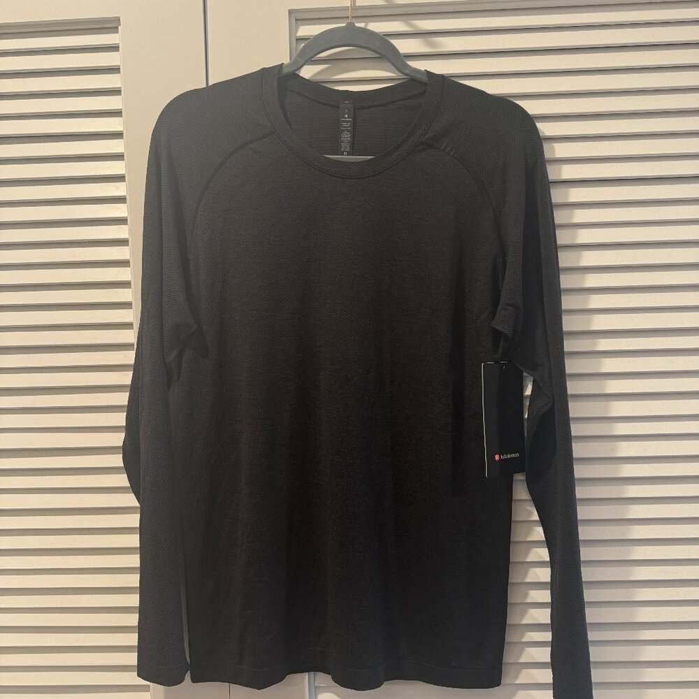 Small dark grey Lululemon X Hawaii exclusive Metal Vent Tech LS